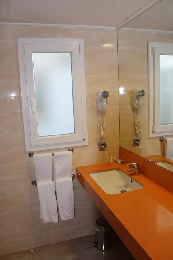 Apartaments Talayot Cala'N Blanes  Kültér fotó